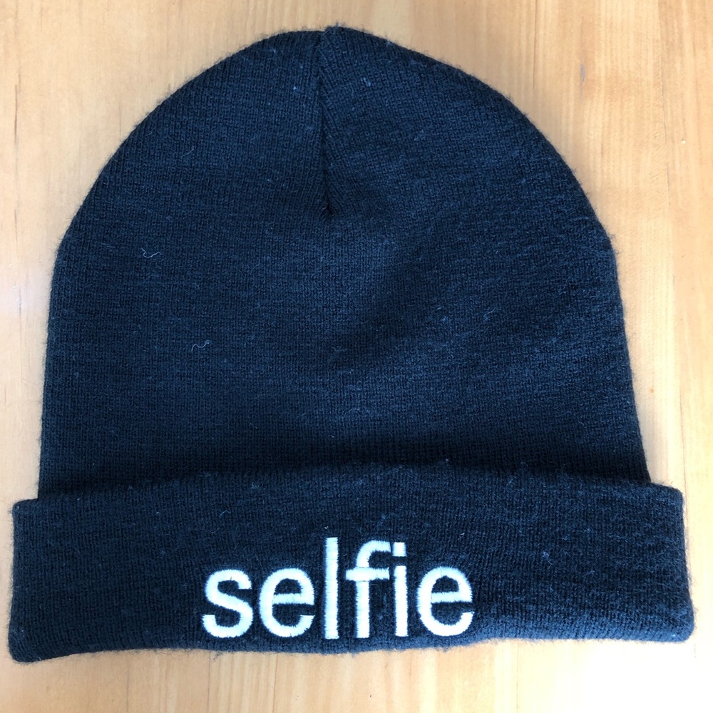 American Eagle Outfitters Selfie Winter Beanie